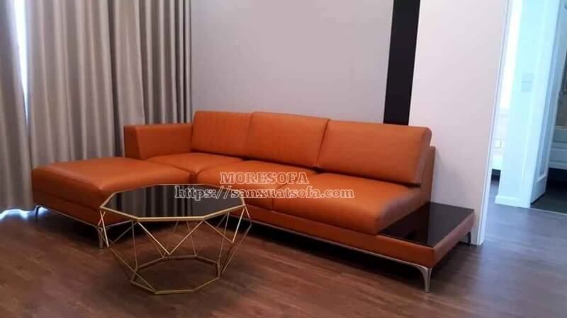Sofa L hiện đại bọc da cao cấp màu nâu đỏ nổi bật MS-023 kết hợp chân inox và tab trang trí bằng kính sơn đen độc đáo